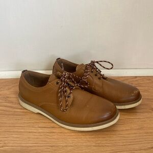 Florsheim Brown Leather Oxfords with Lace-Up Design